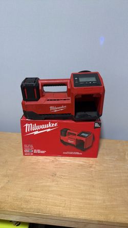 Milwaukee M18 18-Volt Lithium-Ion Cordless Electric Portable Inflator (Tool-Only)