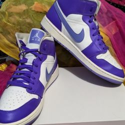 Jordan Retro 1's "Action Grape" Size 11 Women's Size 9.5 Mens