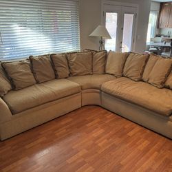 Comfy brown sectional (118x118)