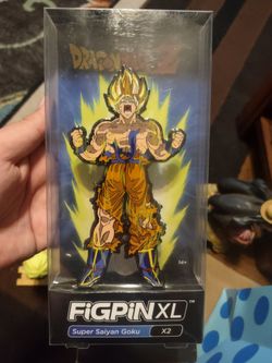 FiGPiN XL Dragon Ball Z Super Saiyan Goku Pin / X2 Collectible