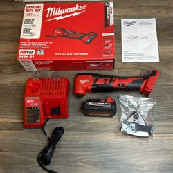 Milwaukee M18 18V Lithium-Ion Cordless Oscillating Multi-Tool Kit with one 1.5 Ah Battery & Charger