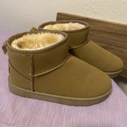 Size 8 Short Ugg Boots 