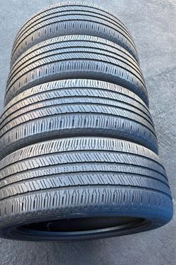 285 40 22 Hankook Vendo este Seth de llantas con 80% de vida las 4