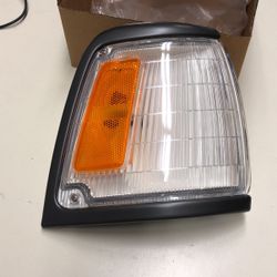 Toyota TY Pick Up 2WD 1984 To 1995 Park/ Clearance Lamp (W/PTD)passenger Side Assembly #92