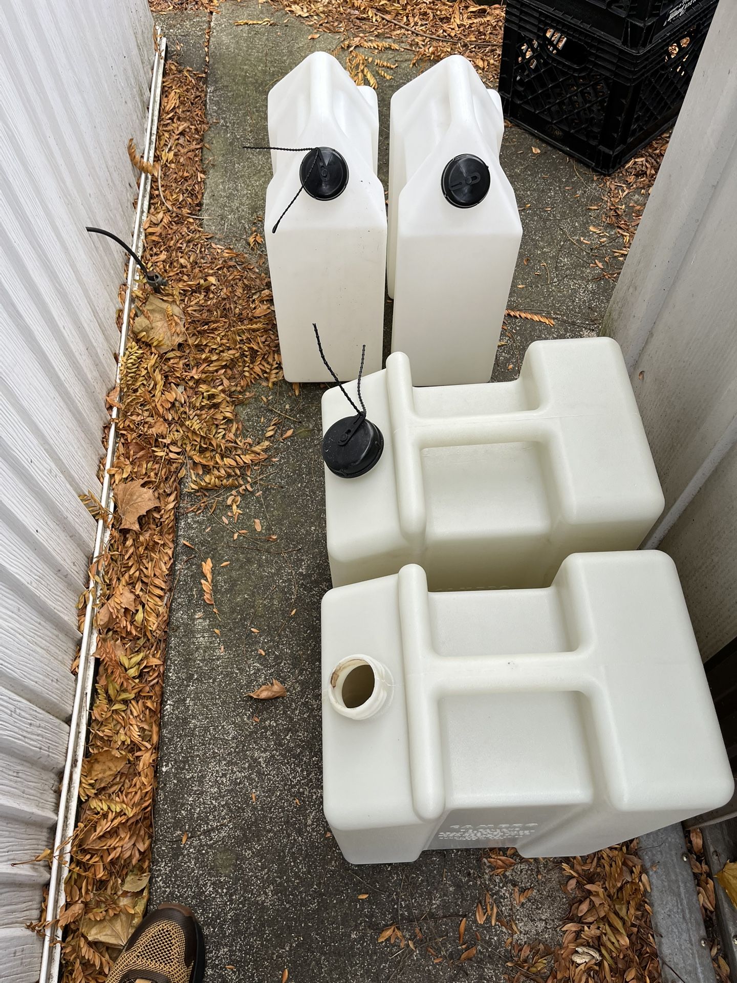 Liquid Holding Containers