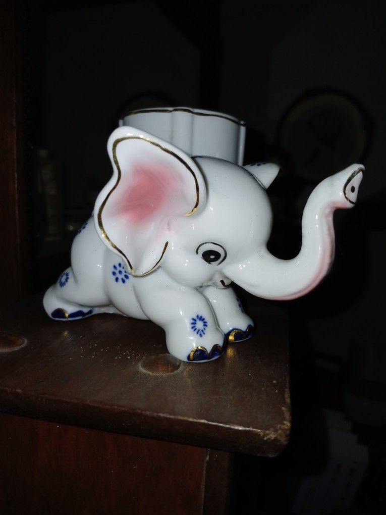 Vintage Or Antique Elephant Figurine Poesy Holder 