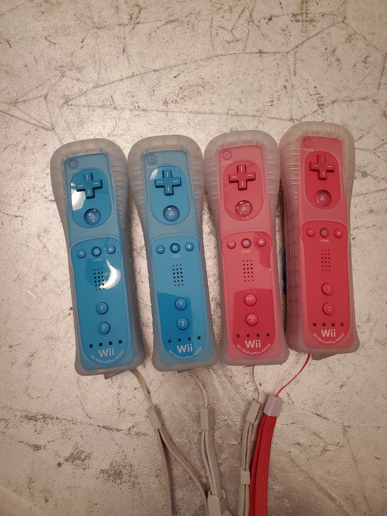 Nintendo Wii MotionPlus Wiimotes Controllers With Rubber Protector 