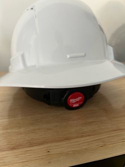 Milwaukee Front Brim Vented White Hard Hat W/ Ratcheting Suspension