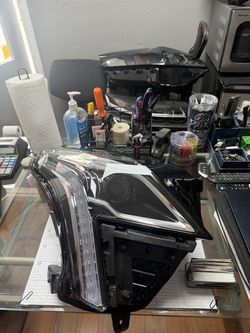 CADILLAC XT5 SUV ORIGINAL OEM RIGHT PASSENGER LED HEADLIGHT COMPLETE ASSEMBLY 2025