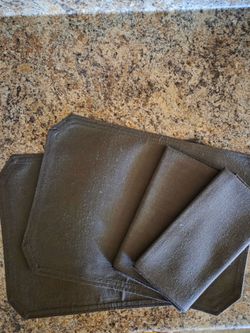 Set of 2 dk brown Fabric Placemats 17x12 and Napkins Set. New $3.00