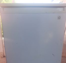 Mini Frige 3.7 cu