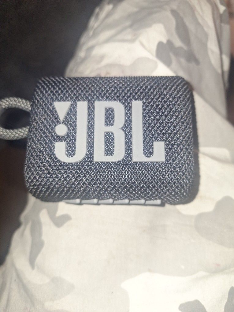 Able Bluetoothe Speaker