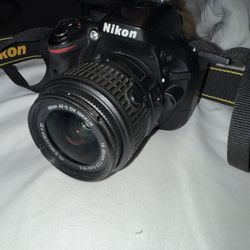 MINT Condition Barley Used Nikon D5200 CHRISTMAS GIFT