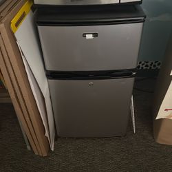 refrigerator 