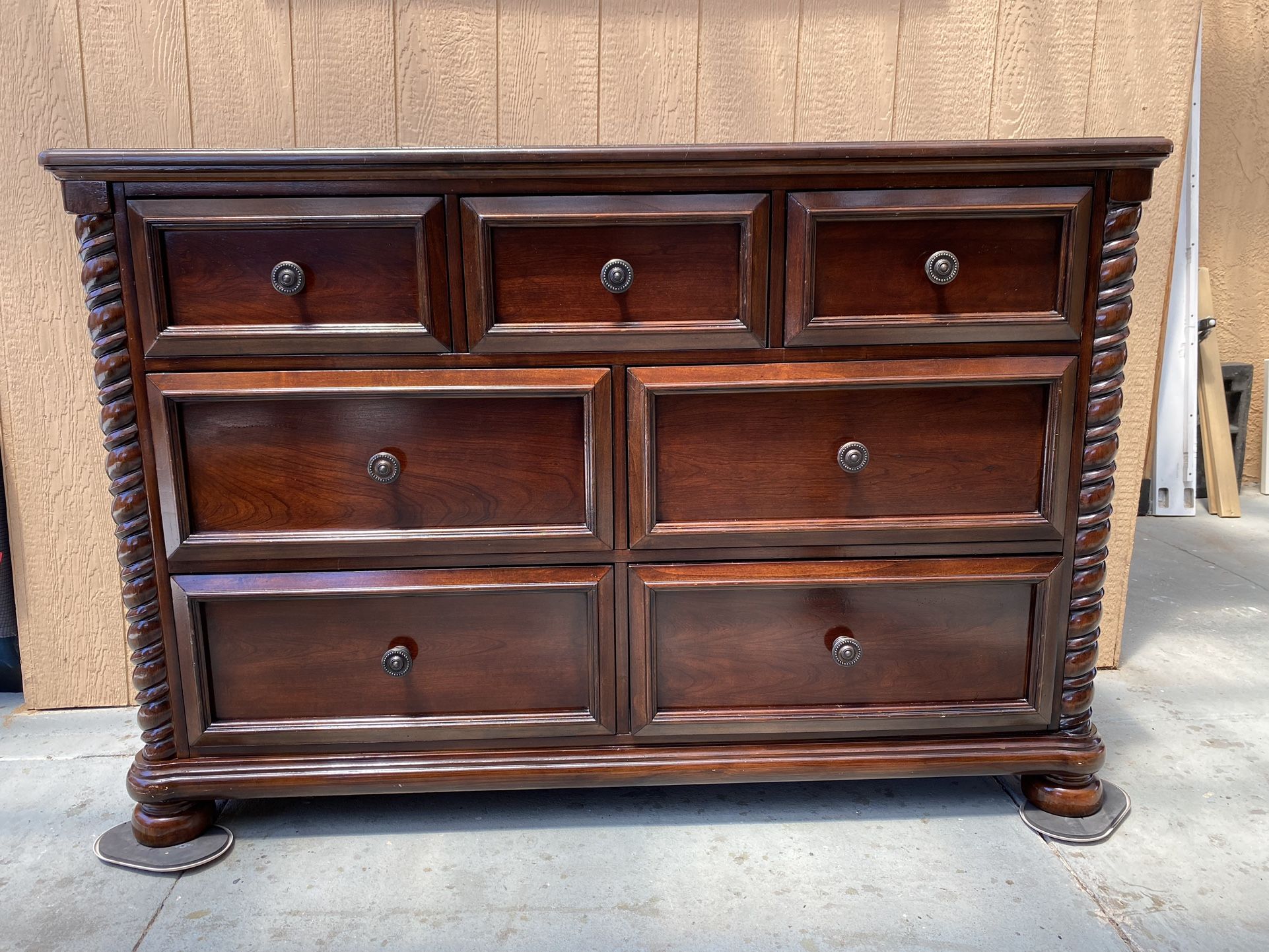 Dresser “ Ashley Furniture “