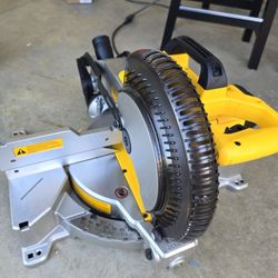 DEWALT Miter saw, single bevel, compound 10 inch DWS713