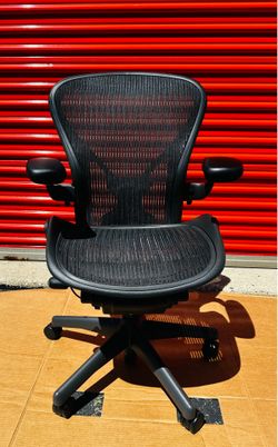 Herman Miller Aeron Chair Size B – Fully Loaded – Like New Condition