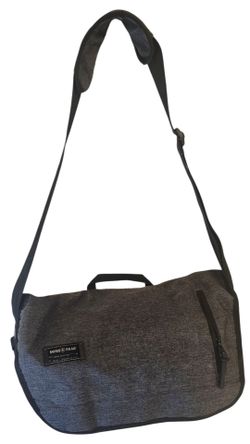 SwissGear Men's Messenger Bag in Charcoal Gray