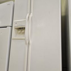 Kenmore Refrigerator Working Perfectly Fine Very Clean Super Capacity I Can Deliver To You 90 Days Warranty 