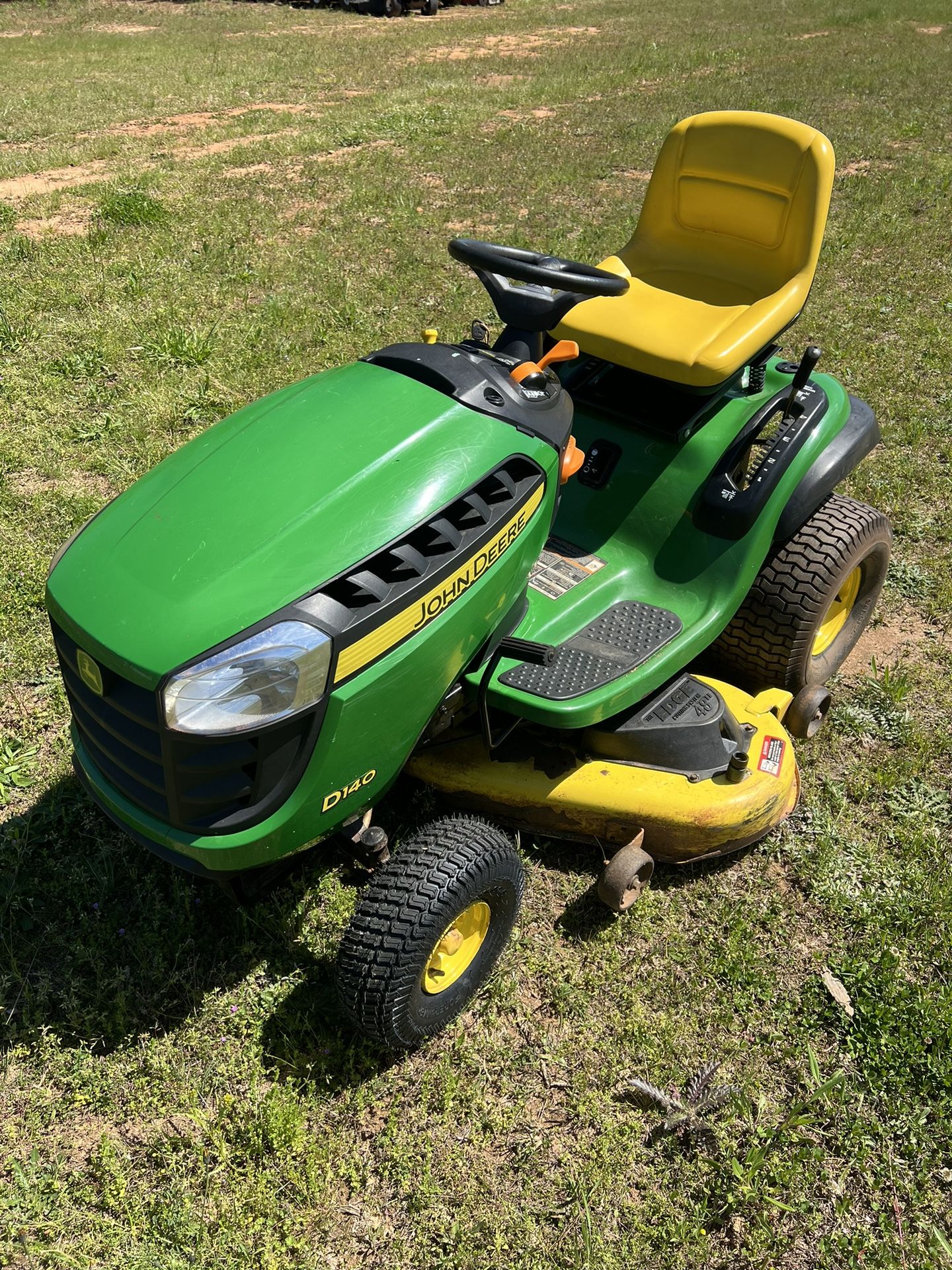 John Deere D140 Riding Lawnmower