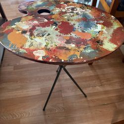 Accent Corner Art Table