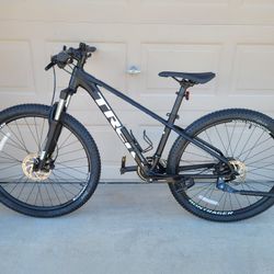 TREK MARLIN 5 MOUNTAIN BIKE (SMALL FRAME)