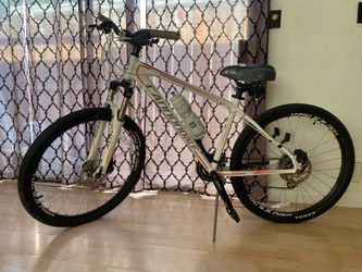 Cannondale Mountain Bike – Medium – 26” – 24 Speed – Disc Brakes