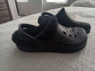 Fuzzy Crocs Size 6