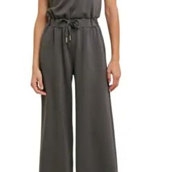 ( NWOT) Elegant Olive Green Sleeveless Jumpsuit