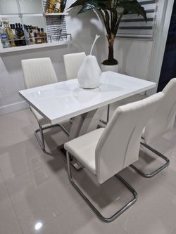 Juego de comedor blanco