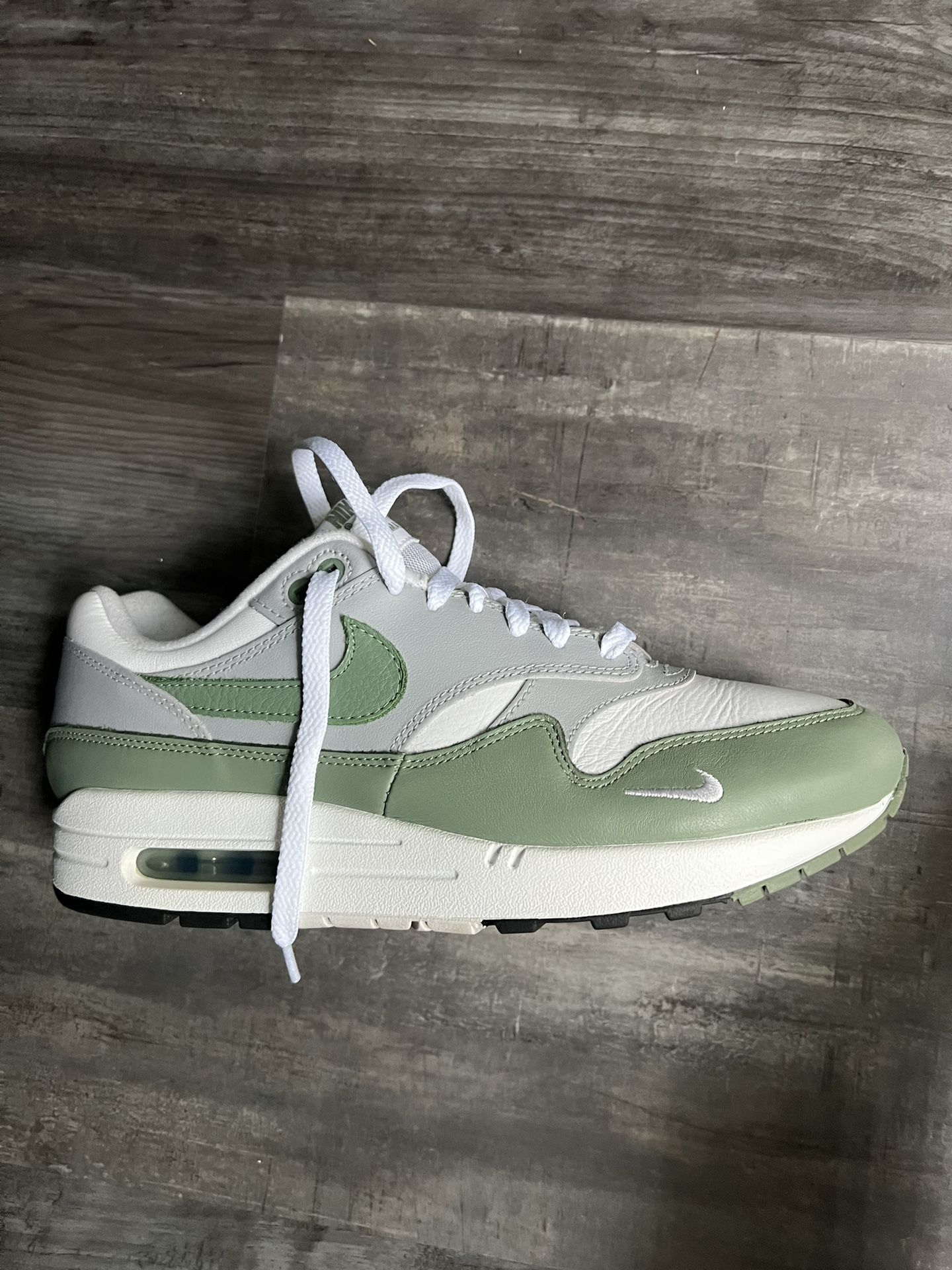 Nike Air Max 1 White Olive Leather size 9