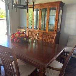 Thomasville China Cabinet And Table 