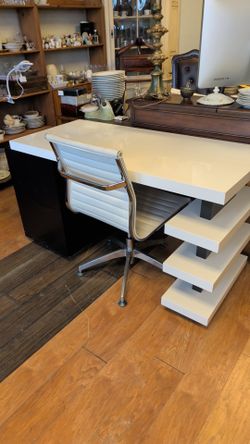 Deal and chair