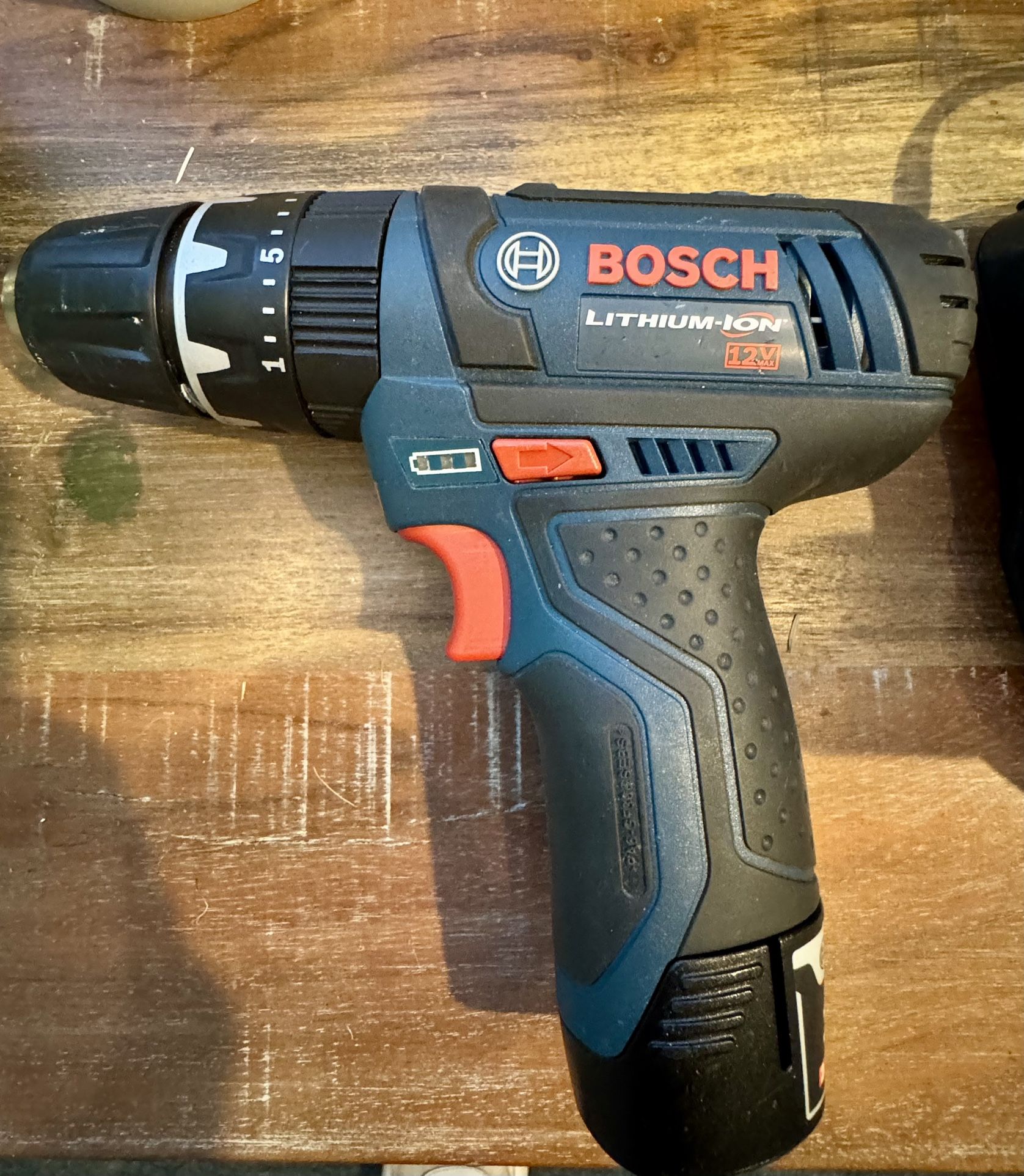 BOSCH PS130-2A 12V Ultra-Compact Hammer Drill/Driver Kit with (2) 2.0Ah Batteries & Charger