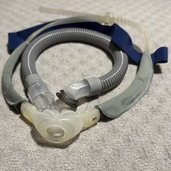 LIKE NEW ResMed Swift FX Nasal Pillow CPAP Mask with Headgear 61500 - Size: Medium