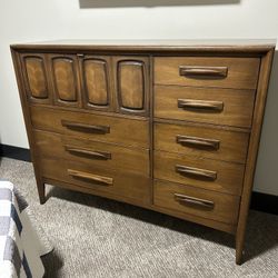 MCM Broyhill Emphasis Magna Dresser