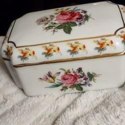 1940s Royal Danbue Trinket Box.