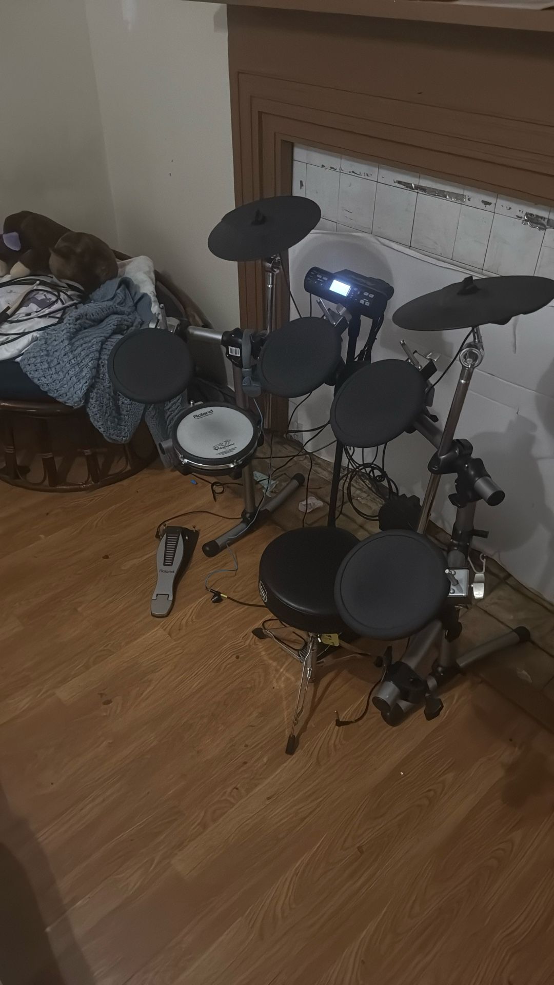 Roland TD-4 Electric Drum Set