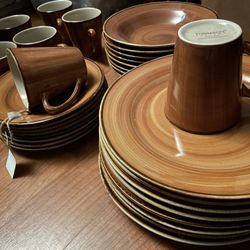 Thompson Dish Set For Eight Place Settings Brown swirl excellent condition