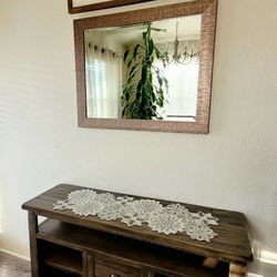 Dining cabinet , Mirror And Wall Art/Mesa Espejo Y Cuadro