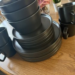 Dinnerware Set (4 Person)