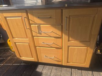 Rolling kitchen island
