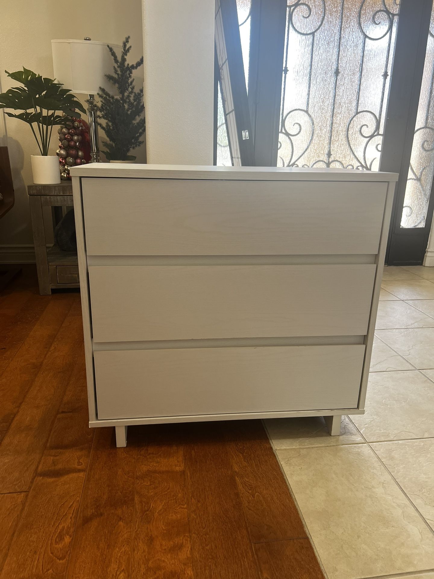 Dresser 