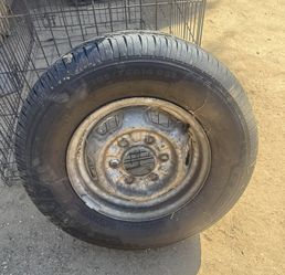 Nissan Pickup Truck 6 Lugs R14 Wheel and Tire