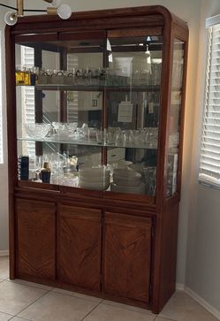 Vintage 1980s Oak China Cabinet / Curio Hutch/ Display Cabinet