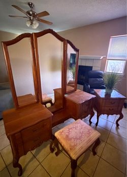 Gorgeous vanity  with a beautiful bed with trundle!