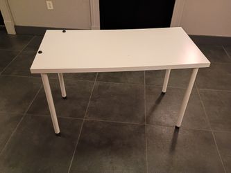 White desk very good condition