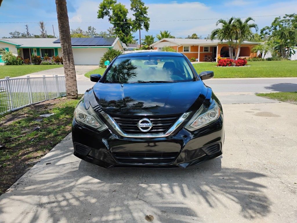 2017 Nissan Altima Sedan.2014Buick Encore Suv Clean Titles*private Sale
