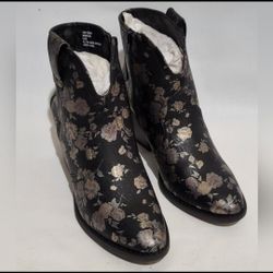 Women Boots Size 8.5