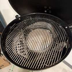 70th Anniversary Kettle 22-in W Dineen Green Kettle Charcoal Grill